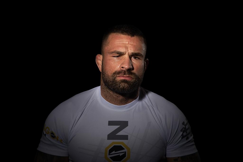 Karlos Vémola ve víru drogové aféry: pět obviněných a hrozba 18 let vězení!